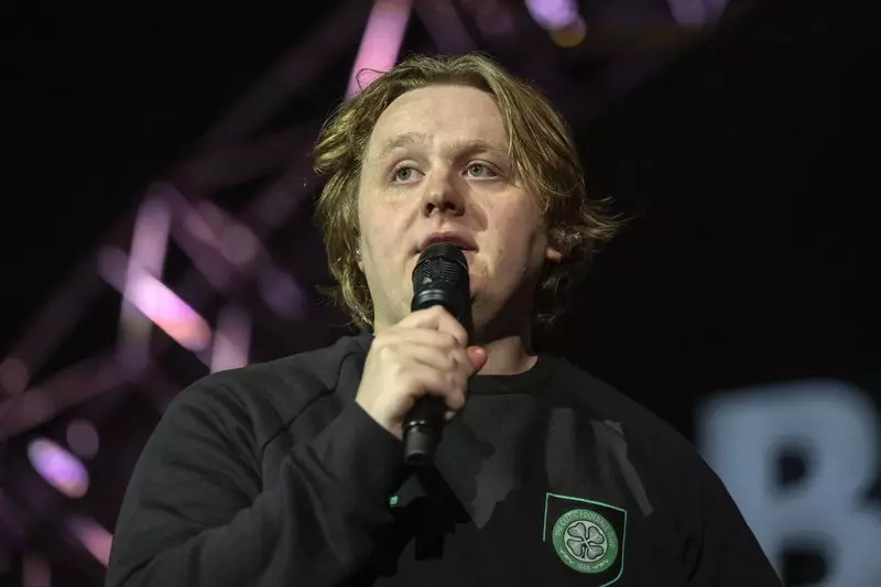 Lewis Capaldi na razie nie myśli o powrocie na scenę...