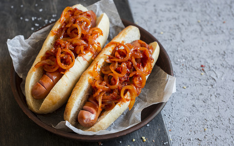 Jak zrobić klasycznego nowojorskiego hot doga?
