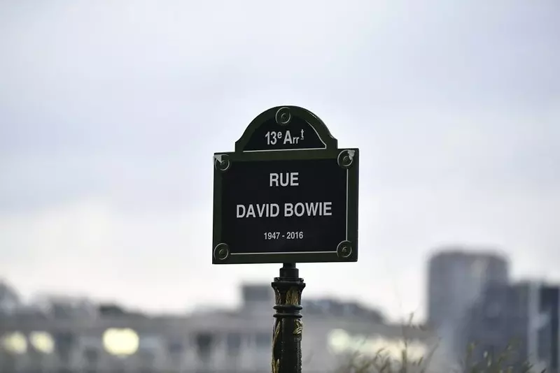 W Paryżu powstała ulica Davida Bowiego