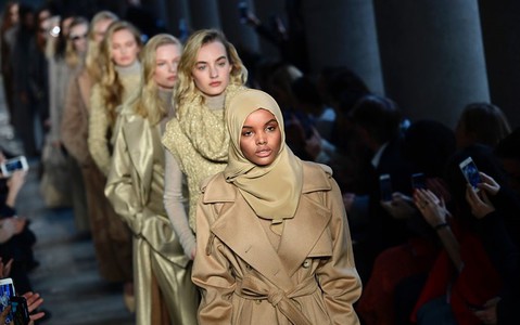 Modelka w hidżabie sensacją tygodni mody