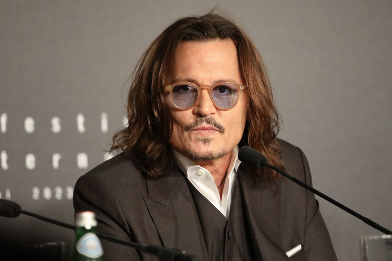 Johnny Depp został oskarżony przez koleżankę z obsady o stosowanie przemocy