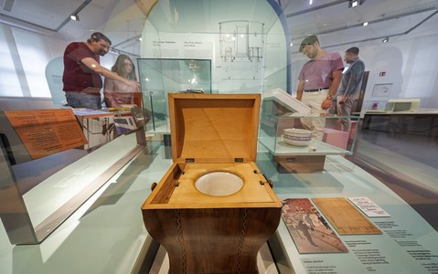 Wystawa poświęcona kolejowym toaletom nową atrakcją muzeum w Norymberdze