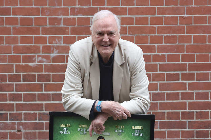 John cleese ujawni e wydaje 17 tys funt w rocznie na kuracj 