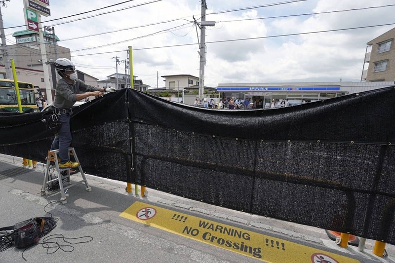Turyści niszczą ogrodzenie, które miało chronić przed fotografowaniem góry Fudżi