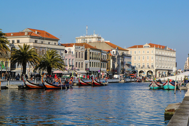 Oto urokliwe Aveiro, nazywane przez wczasowiczów "portugalską Wenecją"