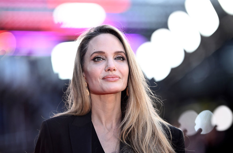 Angelina Jolie romansuje z młodszym o prawie dekadę raperem?