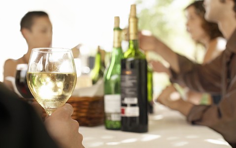 Czy Francuzi naprawdę codziennie piją wino?