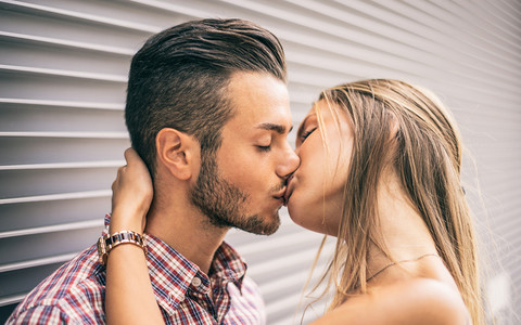 Pierwszy pocałunek: Emocje i... oczekiwania