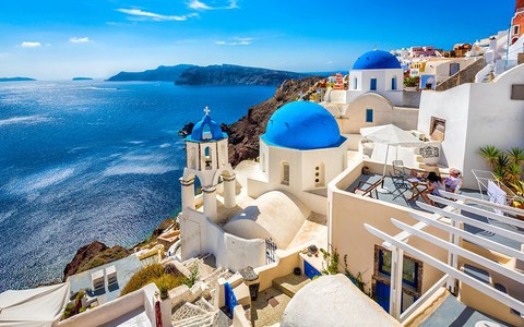 Turyści powracają na greckie wyspy