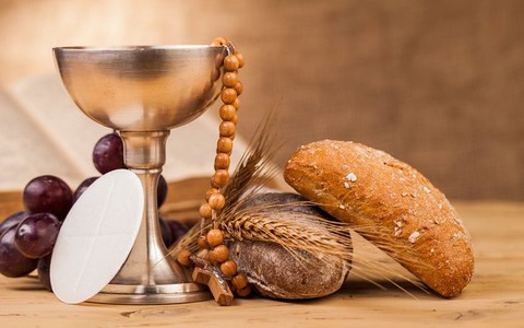 "Chleb do Eucharystii tylko niekwaszony, pszenny i świeży"