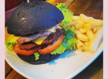 Czarny hamburger w menu Burger King!