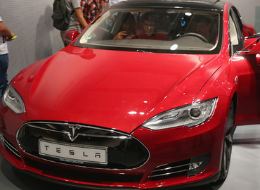 Nowa Tesla, czyli szybkie auto z radarem