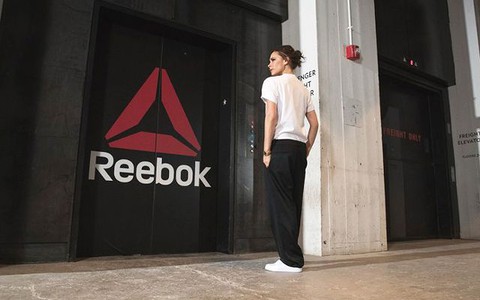 Victoria Beckham i odzież sportowa inspirowana koszykówką