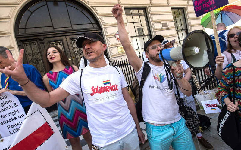 Zapomniani przez Polonię i ambasadora: Polacy LGBTQ na emigracji