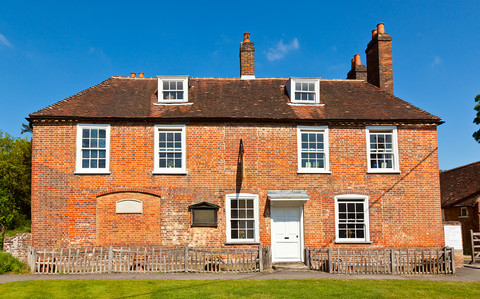 Mały, stary stolik z Chawton