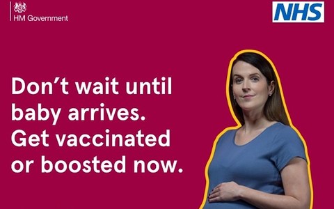 Nowa kampania zachęcająca kobiety w ciąży do przyjęcia przypominającej dawki szczepienia 