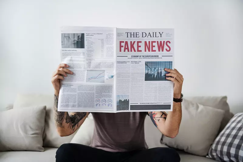 Dezinformacja i fake newsy – jak nie dać się wojnie w sieci