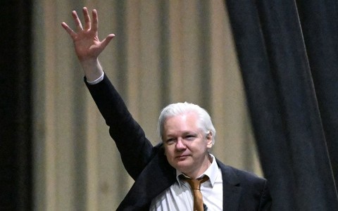 Reportaże ATRE: Ekstradycja Juliana Assange'a