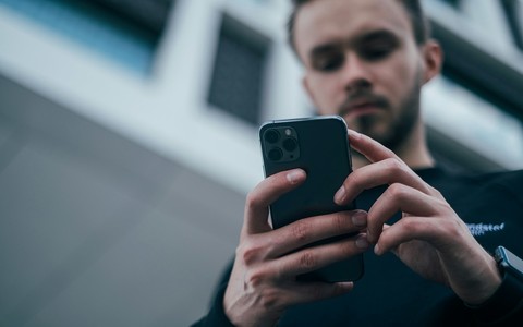 How Brits Are Harnessing the Internet to Stay Connected and Socialise