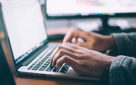 Na co zwracać uwagę, śledząc recenzje i rekomendacje kasyn online