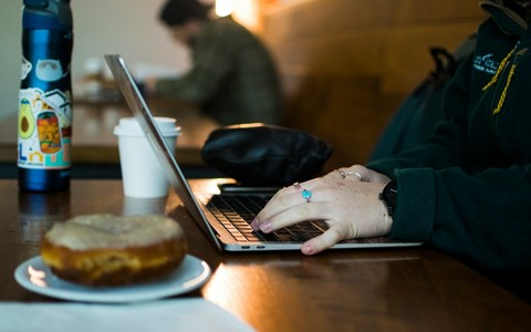 The Rise of Digital Nomads in the UK: Why More Poles Are Working Remotely