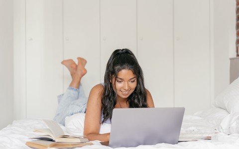 Kariera bez przeprowadzki. Studia online tam, gdzie toczy się życie