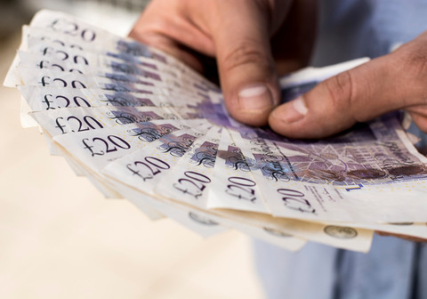 Skandal! Brytyjskie banki oszukiwały Polaków - teraz zapłacą nam po 2 000 funtów 