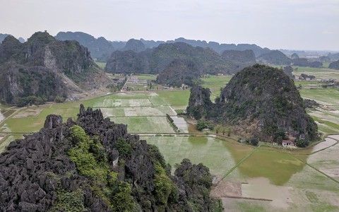 Kraina tysiąca i jednej skały, kilku pól ryżowych i King Konga! Oto Ninh Binh