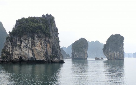 Rejs pomiędzy tysiącami skalistych wysepek Cat Ba i Ha Long Bay! Czy warto?