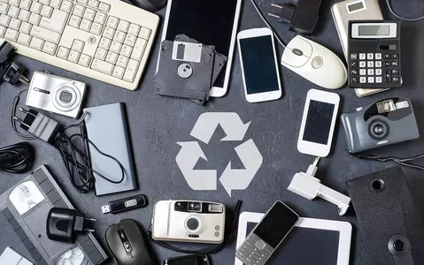 Jak oddać do recyklingu stare telefony i inne elektrośmieci?