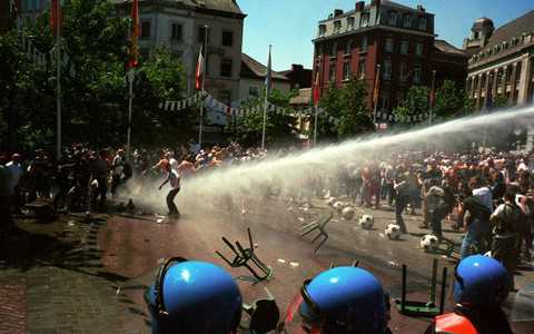 Protesty i zamieszki na ulicach